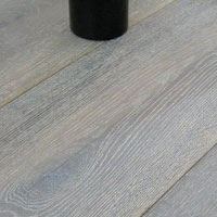 Parquet flottant chêne cérusé gris